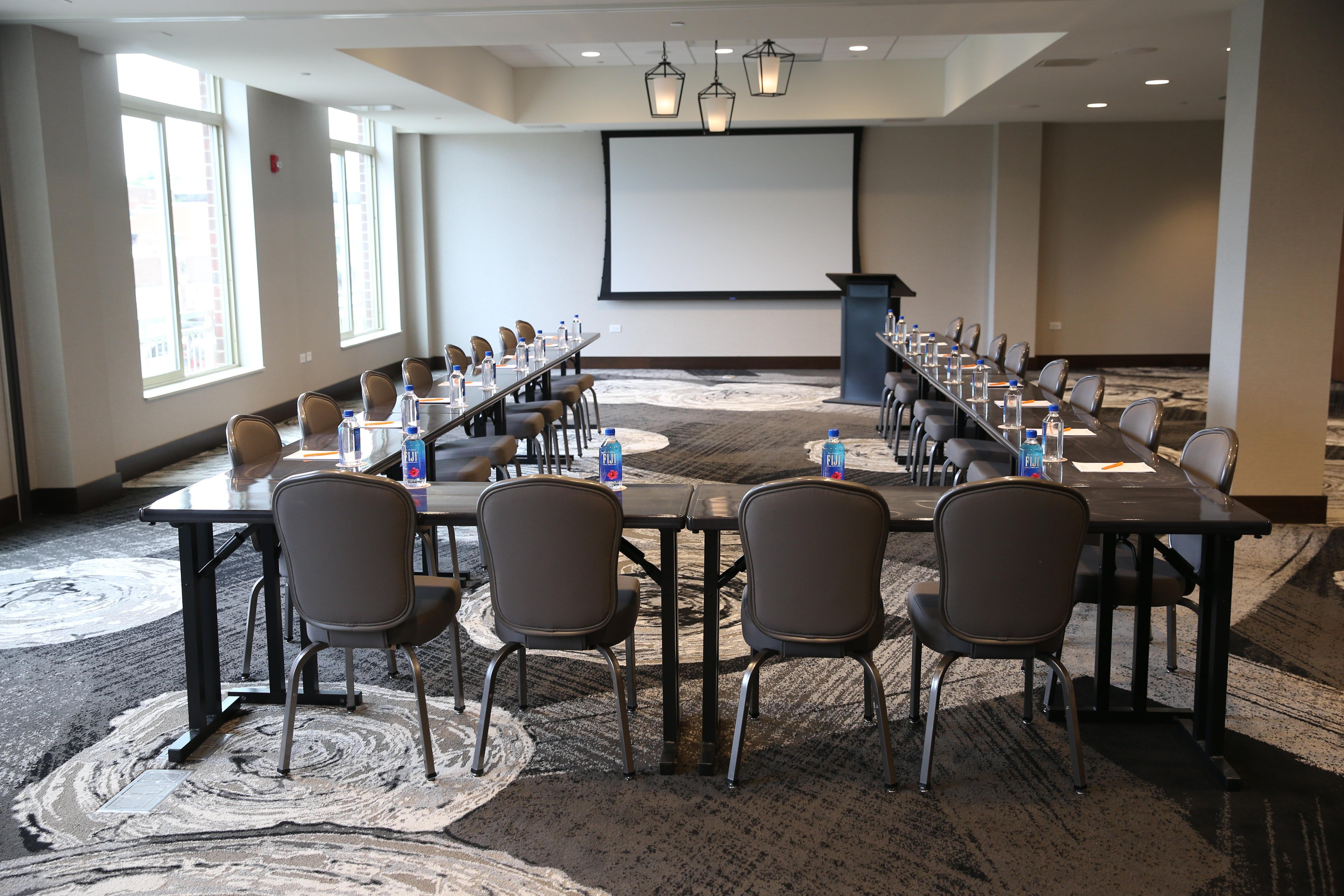 Hotel Indigo Naperville Riverwalk By Ihg Exterior foto